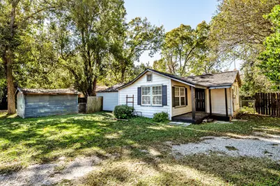 303 W Worsham Street, Willis, TX 77378 - Photo 3