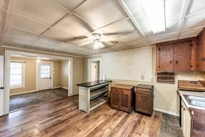 303 W Worsham Street, Willis, TX 77378 - Photo 21