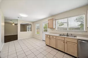 21914 Willow Downs Dr, Tomball, TX 77375 - Photo 5