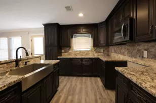 601 W Cleveland St, Baytown, TX 77520 - Photo 11