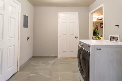 8438 Sonneville Drive, Houston, TX 77080 - Photo 7