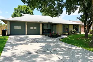 2022 Williamsburg Ct N, League City, TX 77573 - Photo 1