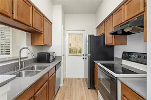 7575 Cambridge St, Houston, TX 77054 - Photo 5