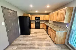 1809 N Valderas St, Angleton, TX 77515 - Photo 5