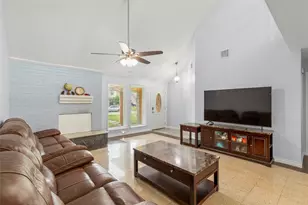 15119 Plaza Libre Dr, Houston, TX 77083 - Photo 5