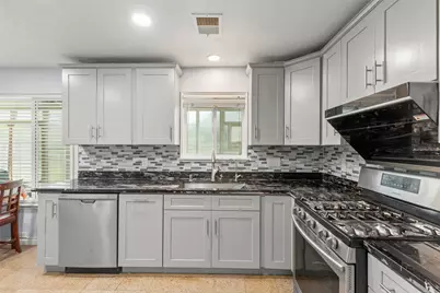 15119 Plaza Libre Drive, Houston, TX 77083 - Photo 9