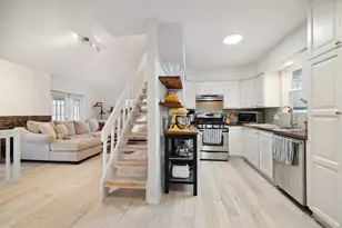 1969 W McKinney St, Houston, TX 77019 - Photo 9
