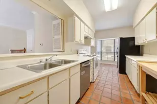 701 Bering Dr, Houston, TX 77057 - Photo 11