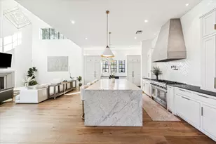 1310 Story St, Houston, TX 77055 - Photo 9