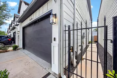 5359 Creekmont Oaks Lane, Houston, TX 77091 - Photo 3