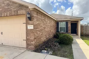 12711 Mystic Water Ln, Houston, TX 77044 - Photo 5