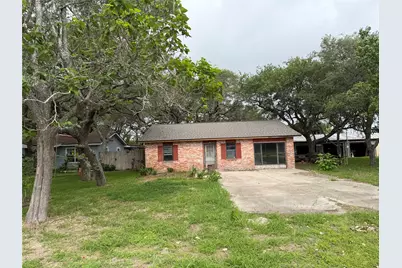 231 N 7th Street, Aransas Pass, TX 78336 - Photo 1
