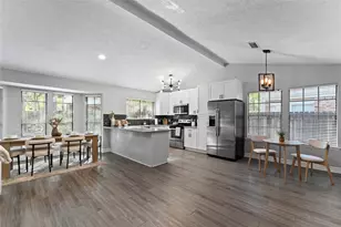 17 S Greenbud Ct, The Woodlands, TX 77380 - Photo 5