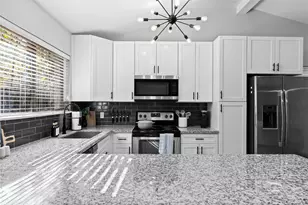 17 S Greenbud Ct, The Woodlands, TX 77380 - Photo 15