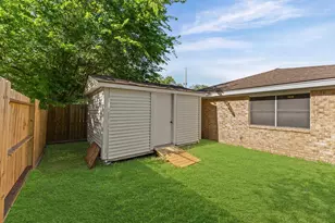 2562 Kevin Ln, Houston, TX 77043 - Photo 25