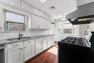 2562 Kevin Ln, Houston, TX 77043 - Photo 5