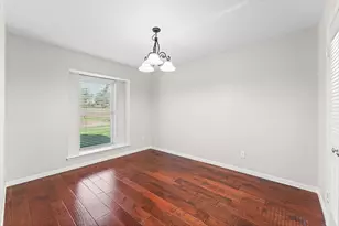 2562 Kevin Ln, Houston, TX 77043 - Photo 9