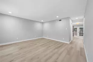 9261 Westwood Village Dr, Houston, TX 77036 - Photo 7