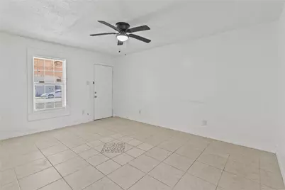 317-319 E B Street, La Porte, TX 77571 - Photo 3