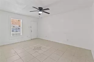 317-319 E B St, La Porte, TX 77571 - Photo 3