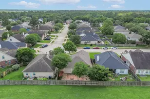 4055 Bentwood Dr, Dickinson, TX 77539 - Photo 3
