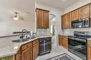 4055 Bentwood Dr, Dickinson, TX 77539 - Photo 11