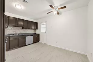 622 N 13th St, La Porte, TX 77571 - Photo 7