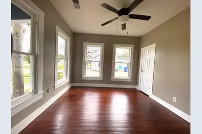 513 E Bernard Street, West Columbia, TX 77486 - Photo 5