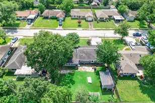1918 Huge Oaks St, Houston, TX 77055 - Photo 37
