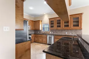 1110 Papeete St, Tiki Island, TX 77554 - Photo 9