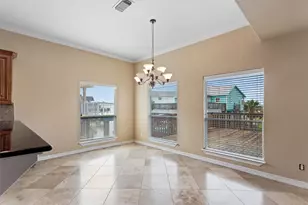 1110 Papeete St, Tiki Island, TX 77554 - Photo 11