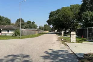 7520 Gracia St, Houston, TX 77037 - Photo 3