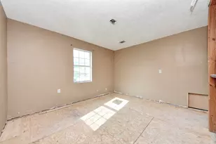 117 E Witcher Ln, Houston, TX 77076 - Photo 21