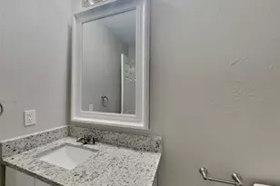 15 S Drifting Leaf Ct, The Woodlands, TX 77380 - Photo 15