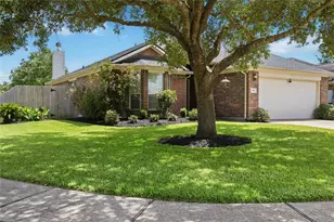 398 Henry St, Alvin, TX 77511 - Photo 3