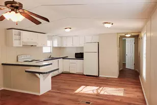 401 S Woodson St, Willis, TX 77378 - Photo 7