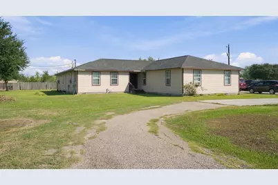 536 Agnes Street, El Campo, TX 77437 - Photo 1