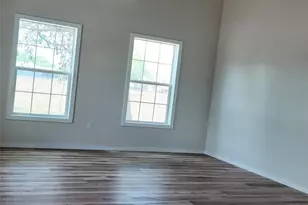 210 Julia St, Yoakum, TX 77995 - Photo 17