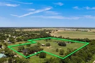 210 Julia St, Yoakum, TX 77995 - Photo 31