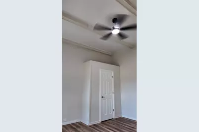 210 Julia St, Yoakum, TX 77995 - Photo 13