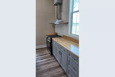 210 Julia St, Yoakum, TX 77995 - Photo 5