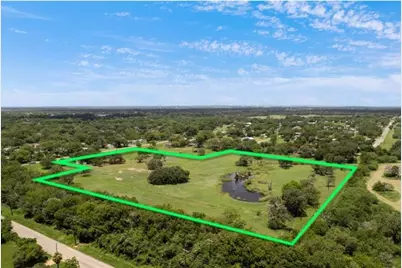 210 Julia St, Yoakum, TX 77995 - Photo 35