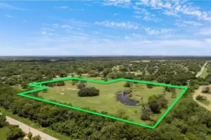 210 Julia St, Yoakum, TX 77995 - Photo 35