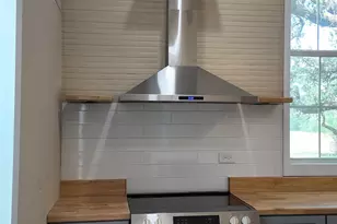 210 Julia St, Yoakum, TX 77995 - Photo 7