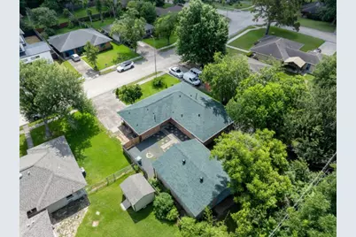 10406 Woodwind Drive, Houston, TX 77025 - Photo 23