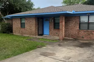 402 Thompson Dr, Bay City, TX 77414 - Photo 1