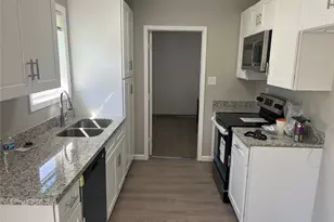 402 Thompson Dr, Bay City, TX 77414 - Photo 9