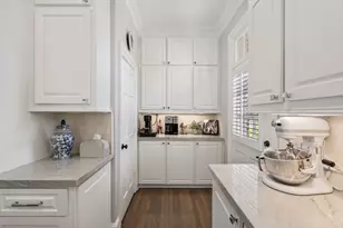 1434 Chimney Rock Rd, Houston, TX 77056 - Photo 15
