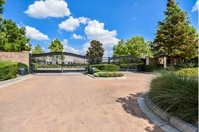 10606 Centre Shadows Drive, Houston, TX 77043 - Photo 3