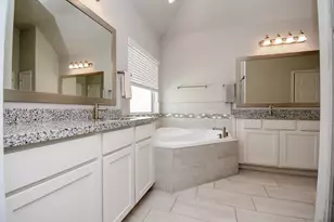 10606 Centre Shadows Dr, Houston, TX 77043 - Photo 27